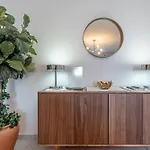 Paparazzi - Riverviews Apartment *