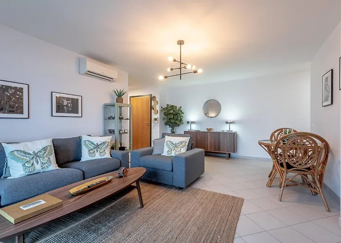 Paparazzi - Riverviews *